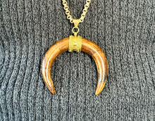 Load image into Gallery viewer, Horn necklace
